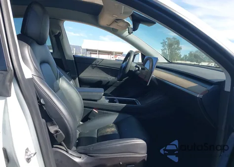 2021 Tesla Model Y Long Range Dual Motor All-Wheel Drive z USA, uszkodzony, nr VIN 5YJYGDEE9MF199888